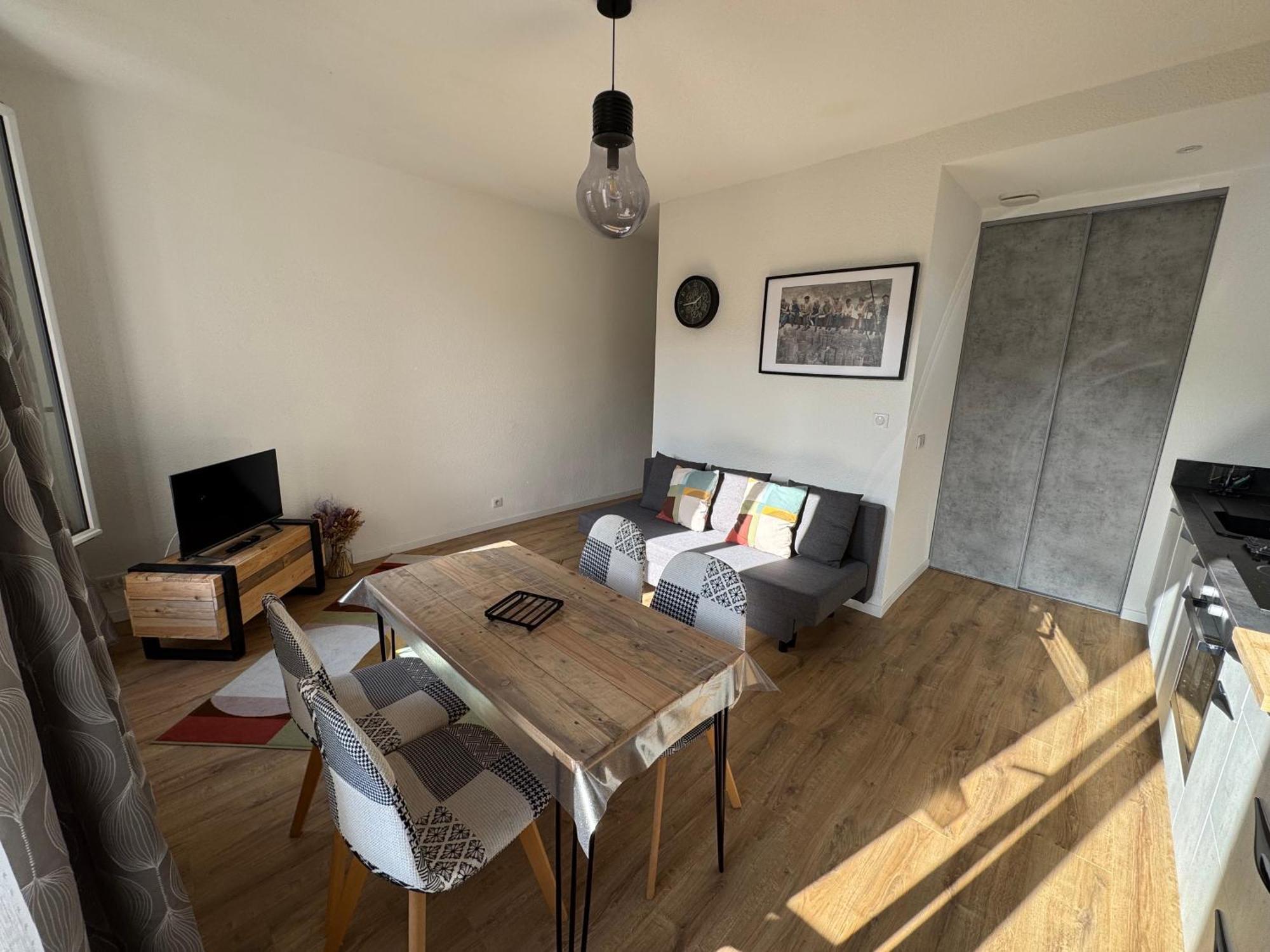 Appartement Le Madargue Idealement Place Шатель-Гийон Экстерьер фото