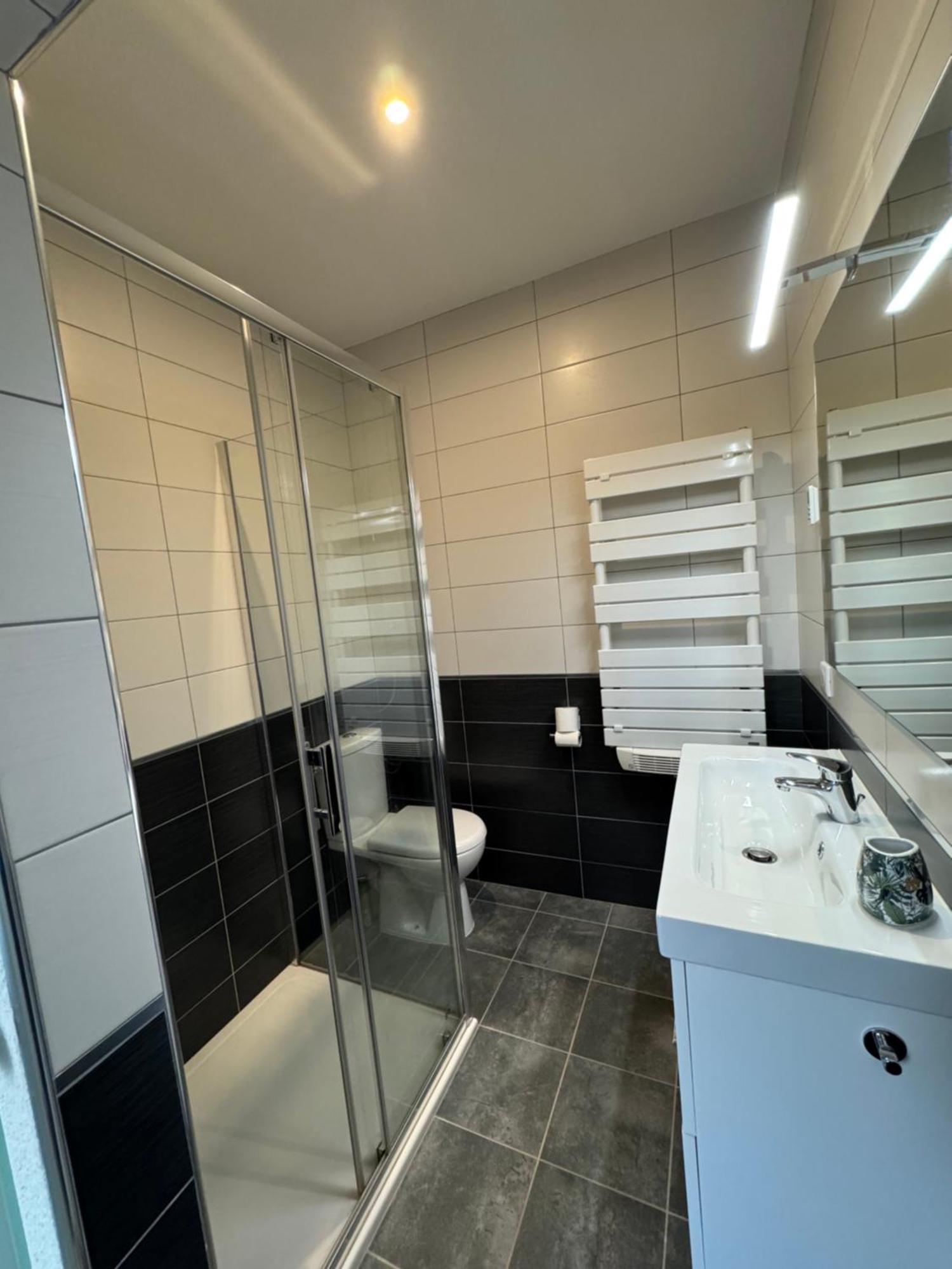 Appartement Le Madargue Idealement Place Шатель-Гийон Экстерьер фото