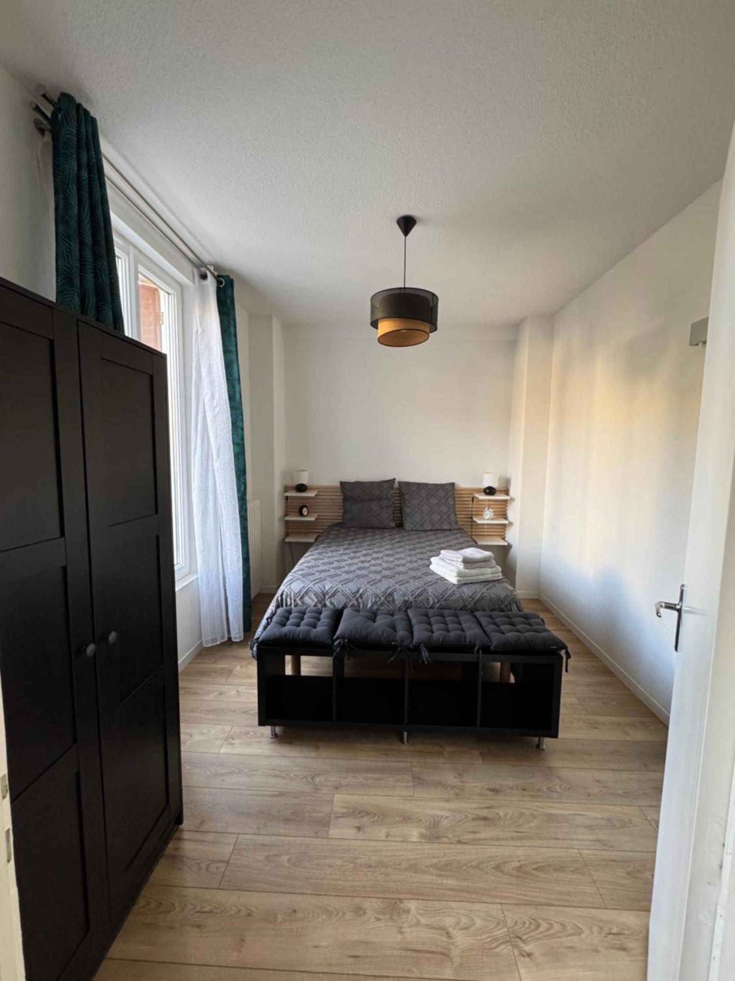 Appartement Le Madargue Idealement Place Шатель-Гийон Экстерьер фото